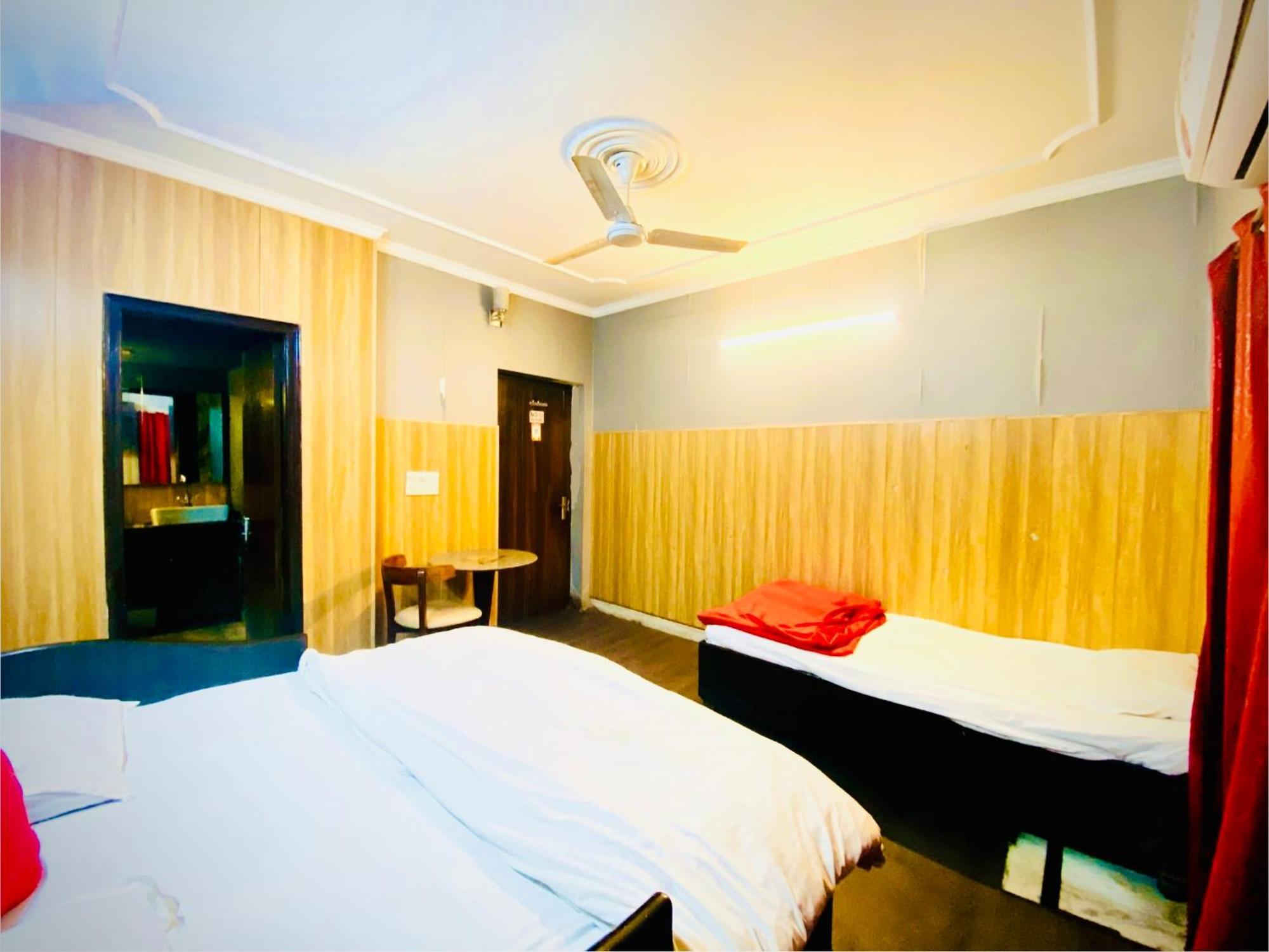 Osakataj Hotel อัครา ภายนอก รูปภาพ